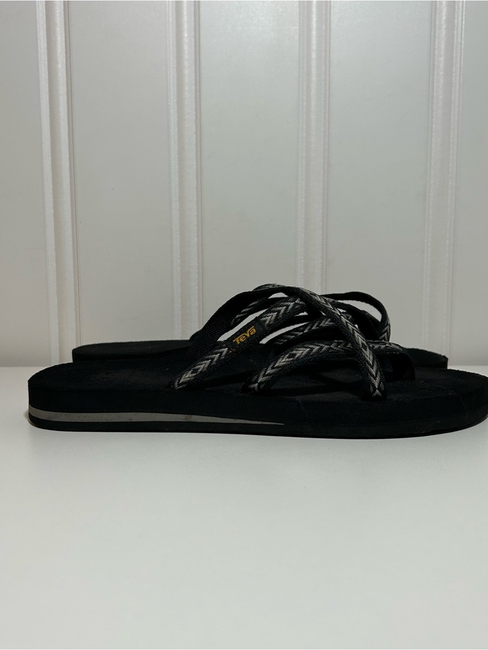 Teva olowahu black grey strappy sandals